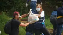 1.500 familias agradecieron la entrega de kits alimentarios en el sector Altos de Santa Elena  
