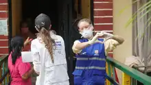 1.500 familias agradecieron la entrega de kits alimentarios en el sector Altos de Santa Elena  