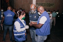 Madrugamos a entregar 6.000 ayudas humanitarias en la comuna 14