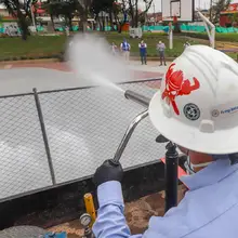 Con cañones de largo alcance comenzó otra etapa en el lavado y desinfección de Cali