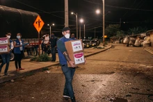 Con 2.000 kits humanitarios despertamos a los más necesitados