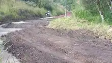 Reparan vías en zona urbana y rural de Cali