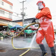 Santa Elena recibió baño matutino, jornada de lavado y desinfección por la vida de todos