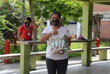 165 mil estudiantes reciben complementos alimentos, en casa