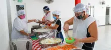 Alcaldía alimenta diariamente a 200 personas en la comuna 12 