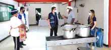 Alcaldía alimenta diariamente a 200 personas en la comuna 12 