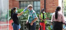 Autoridades locales velan por el cumplimiento de las medidas en establecimientos comerciales