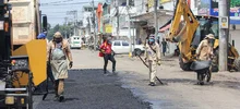 Continúa la recuperación de la capa asfáltica en Santa Elena