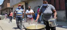 La solidaridad y la hermandad de los caleños marcan el inicio de una nueva jornada en las angostas calles de la Comuna 14, al oriente de la capital vallecaucana
