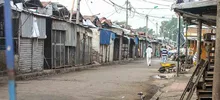 Delimitan espacio público en la galería de Santa Elena