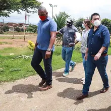 Alcaldía y comunidad visitan terreno donde se construirá Parque Lineal Cauquita