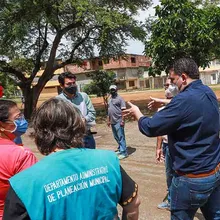 Alcaldía y comunidad visitan terreno donde se construirá Parque Lineal Cauquita
