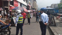 Autoridades de tránsito recuperan espacio de la vía mixta en la calle 15