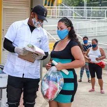 300 niños los primeros beneficiados con la entrega de raciones para preparar