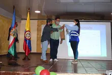 Líderes del barrio El Guabal destacaron el trabajo comunitario de funcionaria caleña