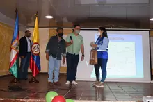 Líderes del barrio El Guabal destacaron el trabajo comunitario de funcionaria caleña