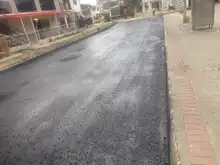 Actividades de mantenimiento vial continúan en el barrio 7 de Agosto