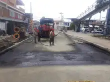 Actividades de mantenimiento vial continúan en el barrio 7 de Agosto