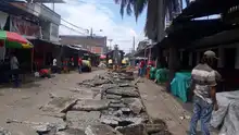 Actividades de mantenimiento vial continúan en el barrio 7 de Agosto