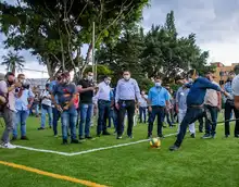 Con un Pacto por la Vida, rueda el balón en las canchas sintéticas de Cali