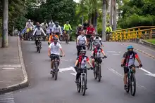 Los ciclistas rodaron en un clamor por la vida y la paz