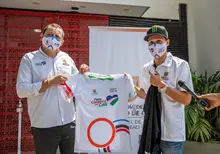 ¡Orgullo caleño! El piloto Óscar Tunjo se alzó con la victoria en Francia