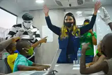 Sembrando actos de amor con la comunidad de la urbanización Río Cauca