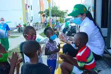 Sembrando actos de amor con la comunidad de la urbanización Río Cauca