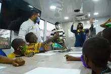 Sembrando actos de amor con la comunidad de la urbanización Río Cauca