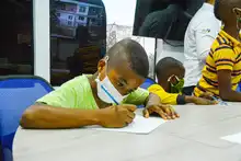 Sembrando actos de amor con la comunidad de la urbanización Río Cauca