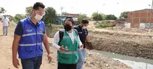Ya no se ve la montaña de escombros a lo largo del canal de aguas lluvias que queda en el barrio Villa Blanca de la comuna 13