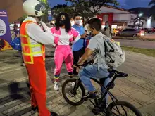 Pedagogía de autocuidado y seguridad vial en el corredor verde de Villa Colombia