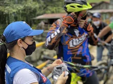 Salud Pública hizo entrega masiva de tapabocas en el sector de Pance