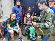 En el barrio Los Alcázares se hizo barrismo social y Huertas por la Vida con hinchas del Deportivo Cali 