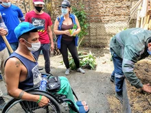 En el barrio Los Alcázares se hizo barrismo social y Huertas por la Vida con hinchas del Deportivo Cali 