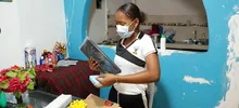 Fanny Alegría, estudiante del Nuevo Latir, ya tiene computador para continuar sus estudios