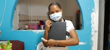 Fanny Alegría, estudiante del Nuevo Latir, ya tiene computador para continuar sus estudios