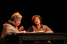 Tres obras cortas y absurdas abrieron el telón del 5 Festival Internacional de Teatro