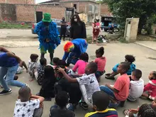 Con mitos y leyendas del Pacifico, los niños reasentados del Jarillon viven su Halloween