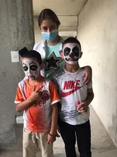 Con mitos y leyendas del Pacifico, los niños reasentados del Jarillon viven su Halloween