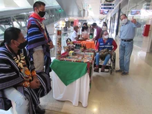 Indígenas y afros exhiben sus productos desde la Feria Artesanal en el Centro Comercial Estación