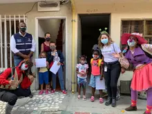150 kits escolares entregados para promover cultura cívica en la niñez del barrio Poblado II