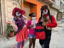 150 kits escolares entregados para promover cultura cívica en la niñez del barrio Poblado II
