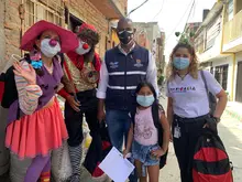 150 kits escolares entregados para promover cultura cívica en la niñez del barrio Poblado II