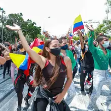 Artistas caleños le dicen SÍ a la Feria de Cali en una manifestación pacífica