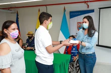 Estudiantes con discapacidad y víctimas del conflicto recibieron dispositivos tecnológicos