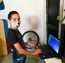 ‘Cliqueando y Donando’ herramientas digitales a estudiantes