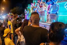 A bordo de bici, la Secretaría del Deporte alumbró la navidad de los caleños