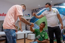 El futbolista Benedetti hizo un ‘golazo’ de Navidad por Camilo