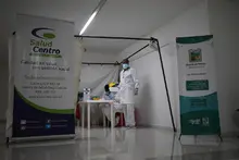 A viajeros nacionales e internacionales se les toman pruebas de Covid - 19